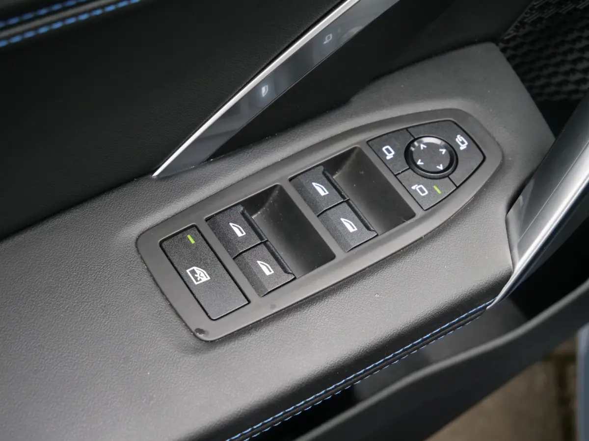 eDrive20 67 kWh M Sport Edition 204 Pk Automaat Navi / DAB / Apple Carplay / Camera's / M-pakket