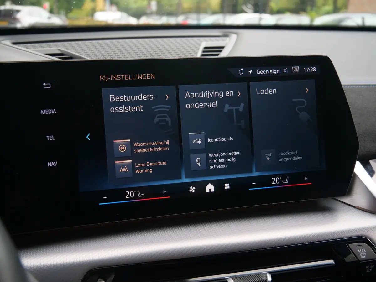 eDrive20 67 kWh M Sport Edition 204 Pk Automaat Navi / DAB / Apple Carplay / Camera's / M-pakket