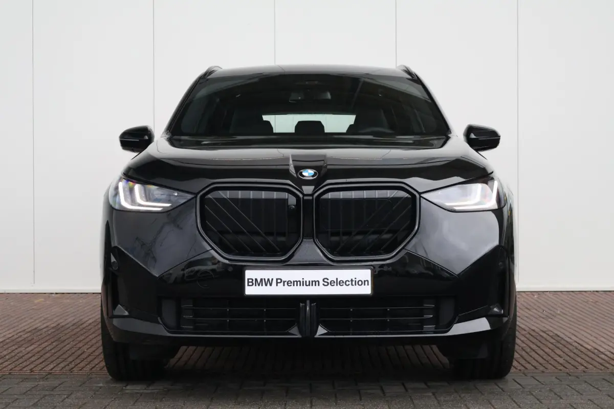 30e xDrive | Sport Pakket Pro | Panorama Dak | Elektr. Stoelen | Driving Assistant Professional | Parking Assistant Plus | Harman Kardon | Trekhaak | Stuur & Stoelverwarming |