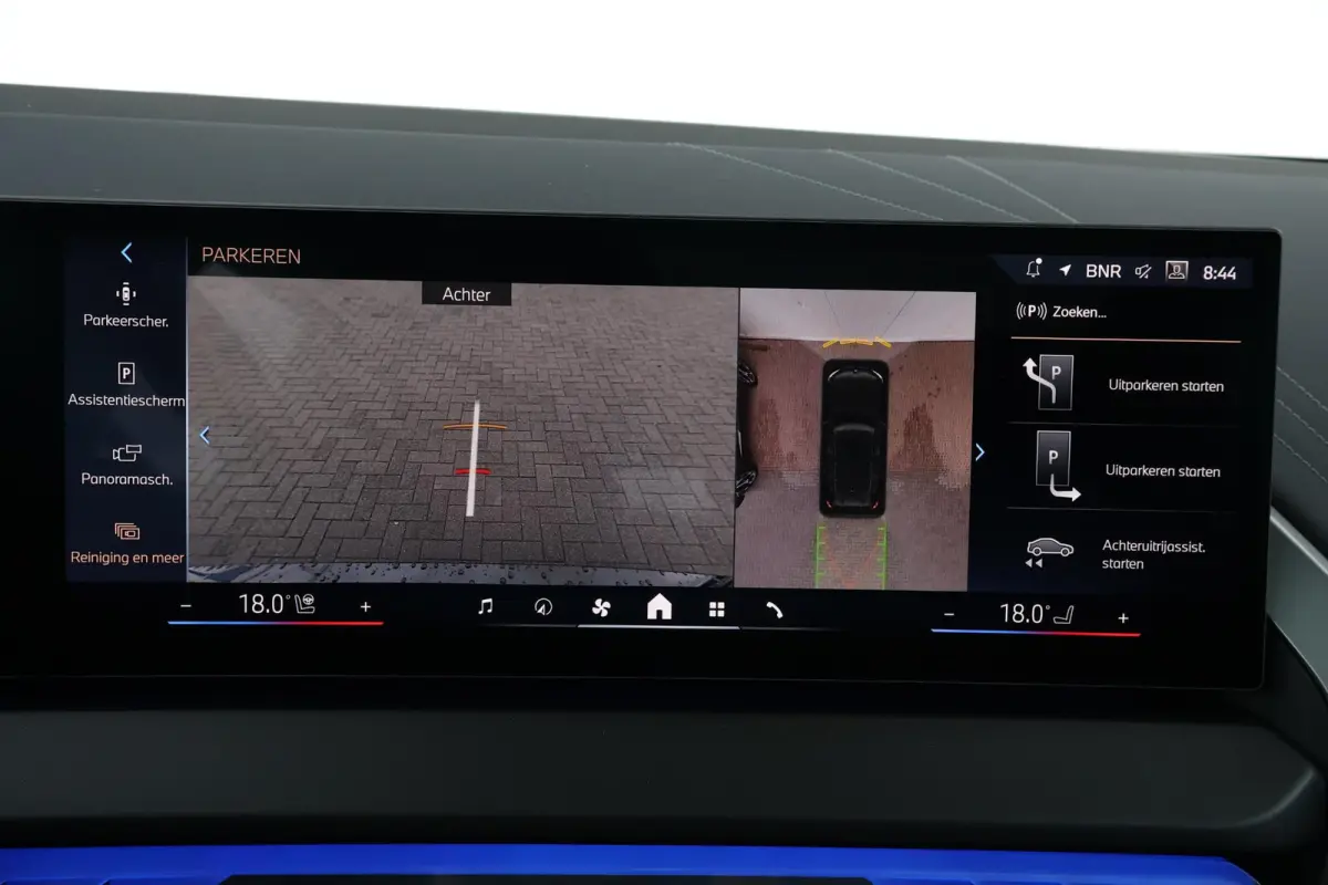 30e xDrive | Sport Pakket Pro | Panorama Dak | Elektr. Stoelen | Driving Assistant Professional | Parking Assistant Plus | Harman Kardon | Trekhaak | Stuur & Stoelverwarming |