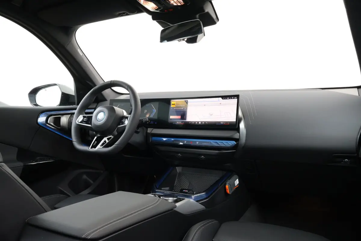 30e xDrive | Sport Pakket Pro | Panorama Dak | Elektr. Stoelen | Driving Assistant Professional | Parking Assistant Plus | Harman Kardon | Trekhaak | Stuur & Stoelverwarming |