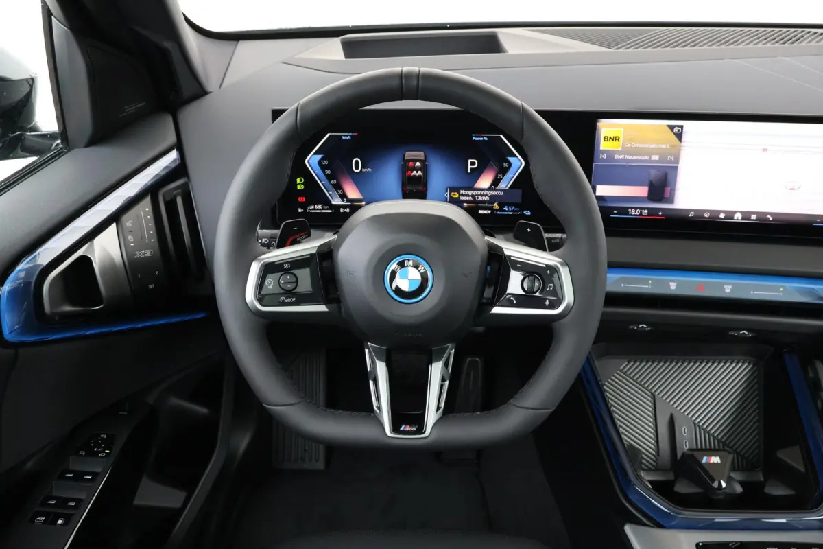 30e xDrive | Sport Pakket Pro | Panorama Dak | Elektr. Stoelen | Driving Assistant Professional | Parking Assistant Plus | Harman Kardon | Trekhaak | Stuur & Stoelverwarming |