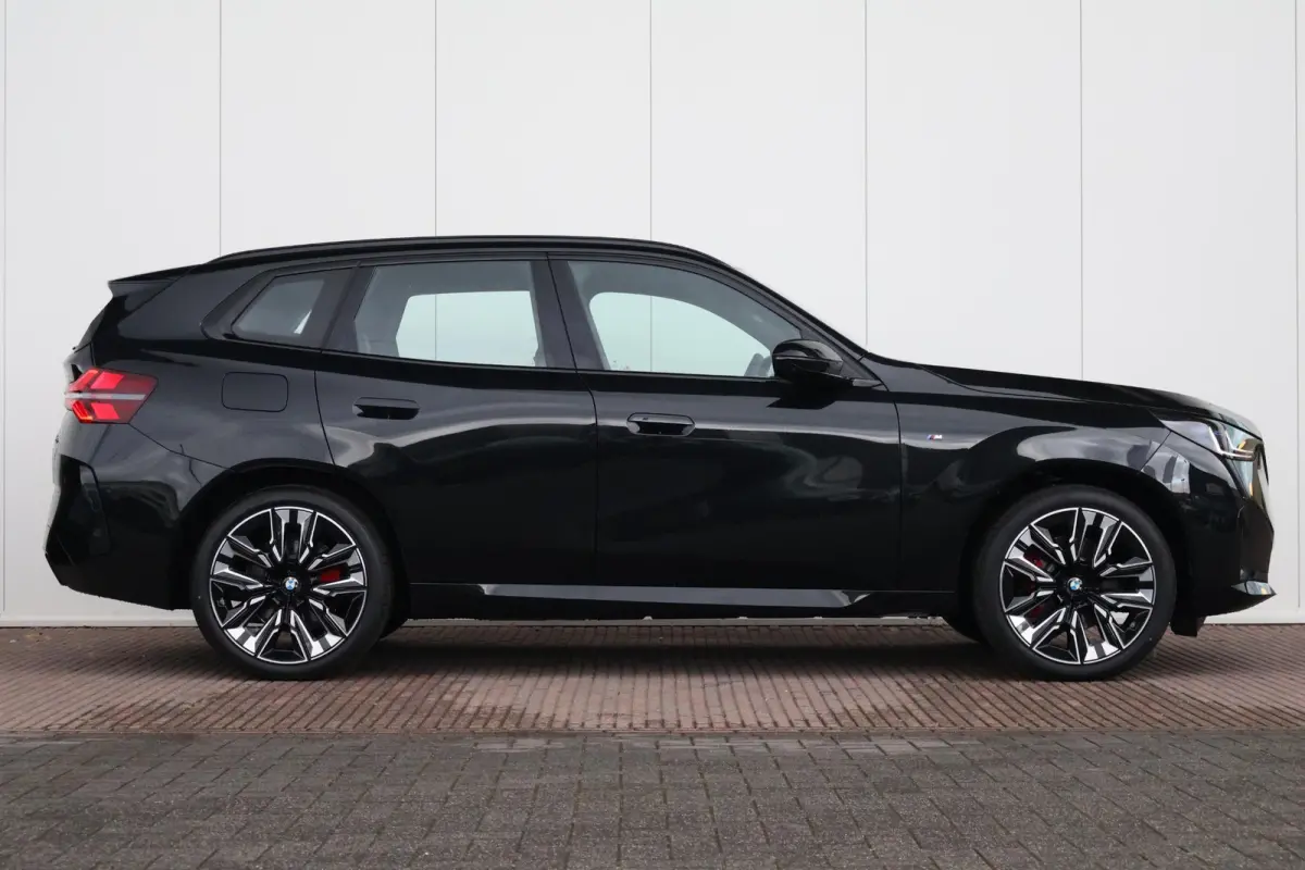 30e xDrive | Sport Pakket Pro | Panorama Dak | Elektr. Stoelen | Driving Assistant Professional | Parking Assistant Plus | Harman Kardon | Trekhaak | Stuur & Stoelverwarming |