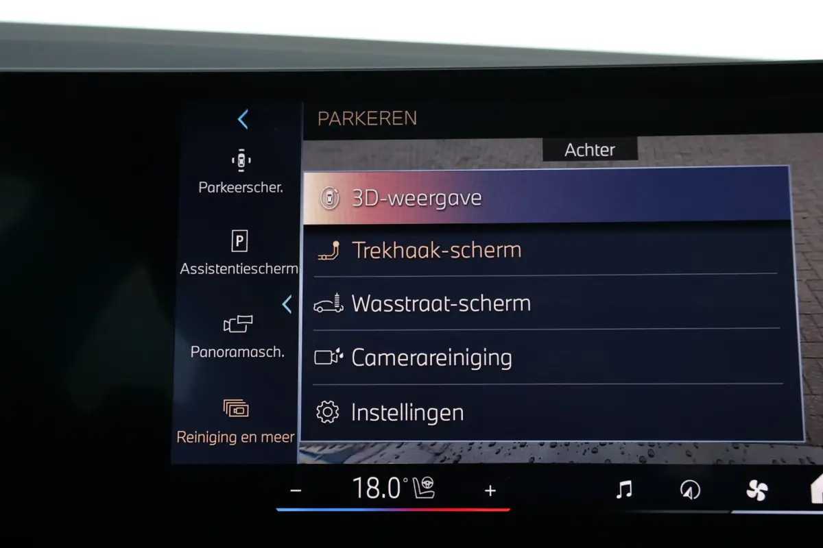 30e xDrive | Sport Pakket Pro | Panorama Dak | Elektr. Stoelen | Driving Assistant Professional | Parking Assistant Plus | Harman Kardon | Trekhaak | Stuur & Stoelverwarming |