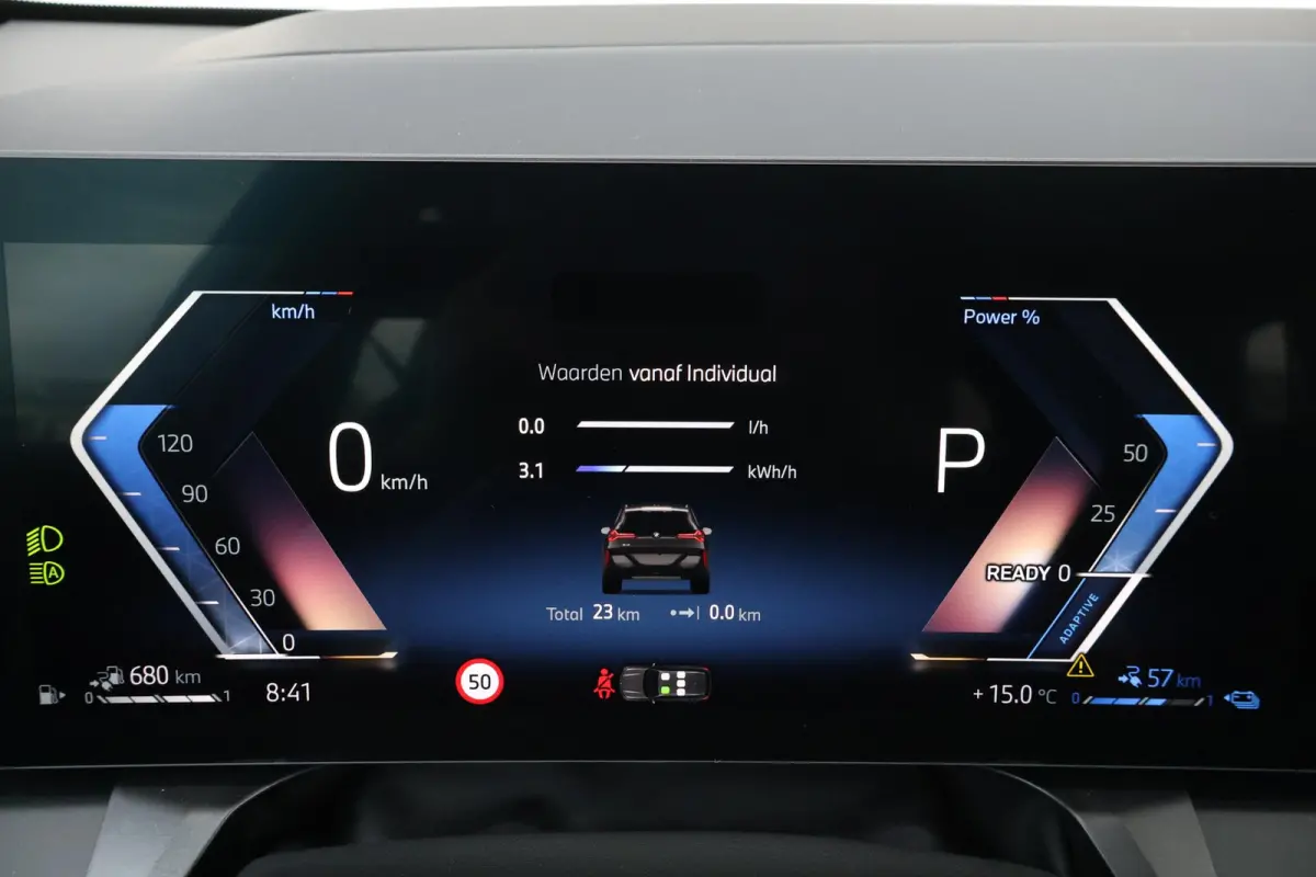 30e xDrive | Sport Pakket Pro | Panorama Dak | Elektr. Stoelen | Driving Assistant Professional | Parking Assistant Plus | Harman Kardon | Trekhaak | Stuur & Stoelverwarming |