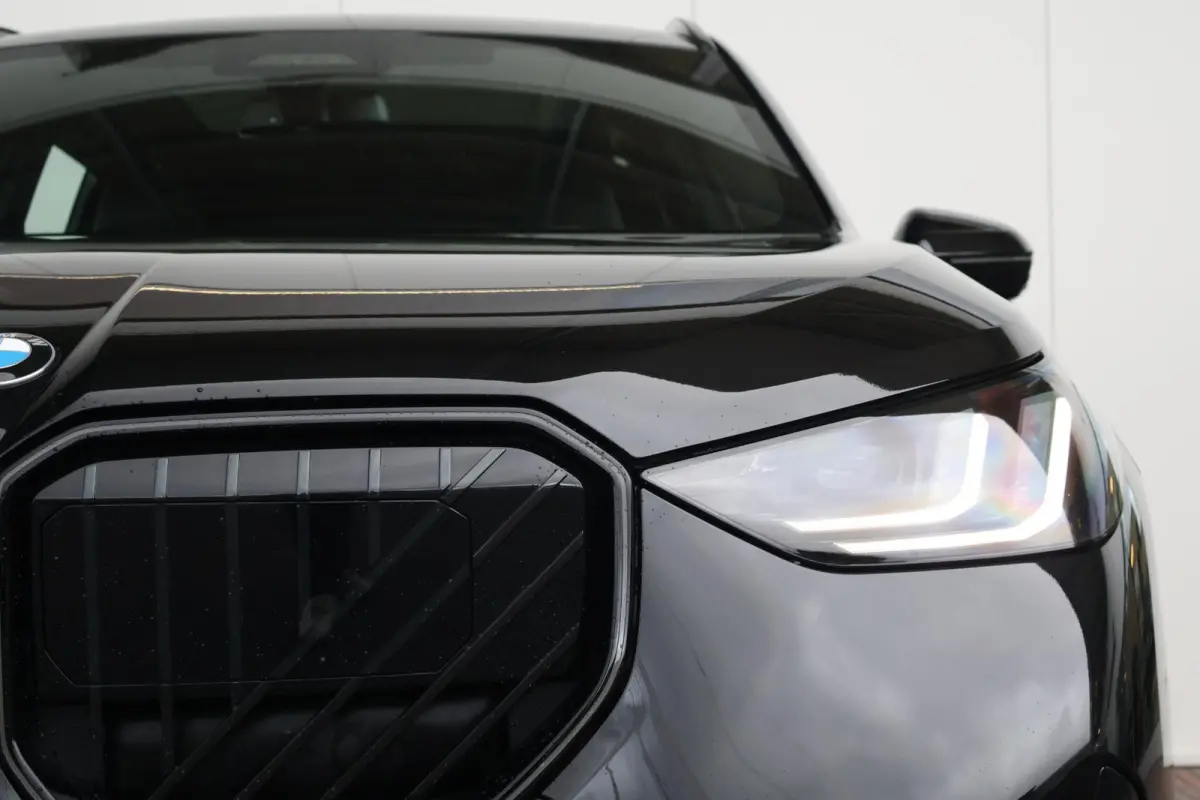 30e xDrive | Sport Pakket Pro | Panorama Dak | Elektr. Stoelen | Driving Assistant Professional | Parking Assistant Plus | Harman Kardon | Trekhaak | Stuur & Stoelverwarming |