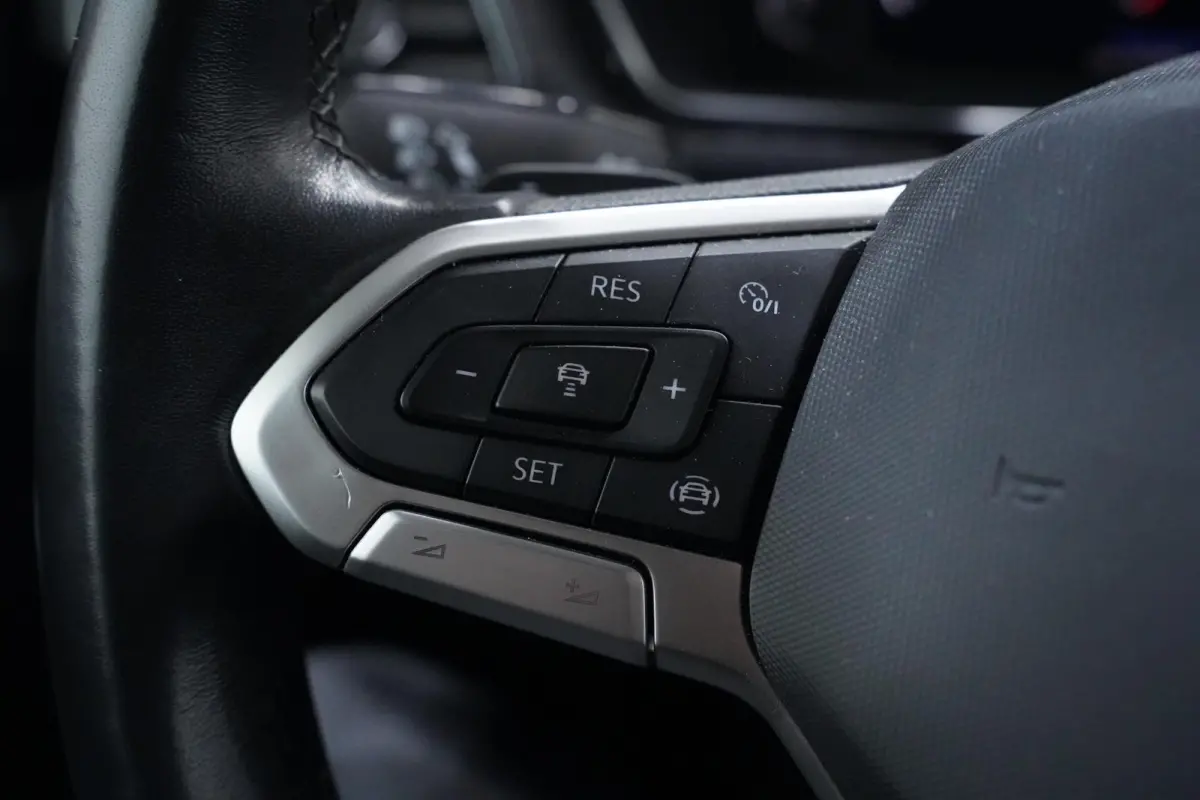 1.0 TSI R-Line Navi Stoelverwarming Camera Apple carplay/Android auto PDC v+a