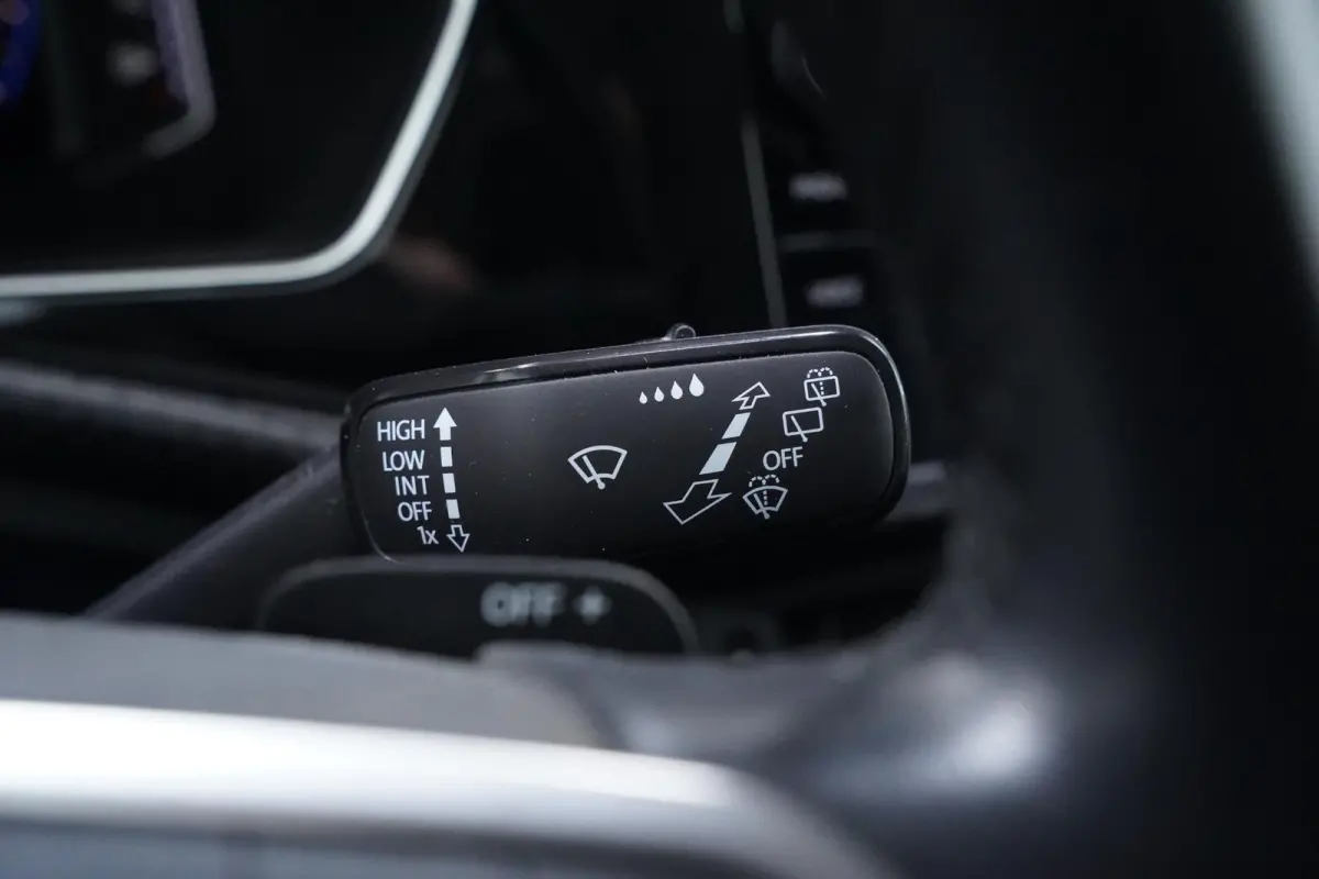 1.0 TSI R-Line Navi Stoelverwarming Camera Apple carplay/Android auto PDC v+a
