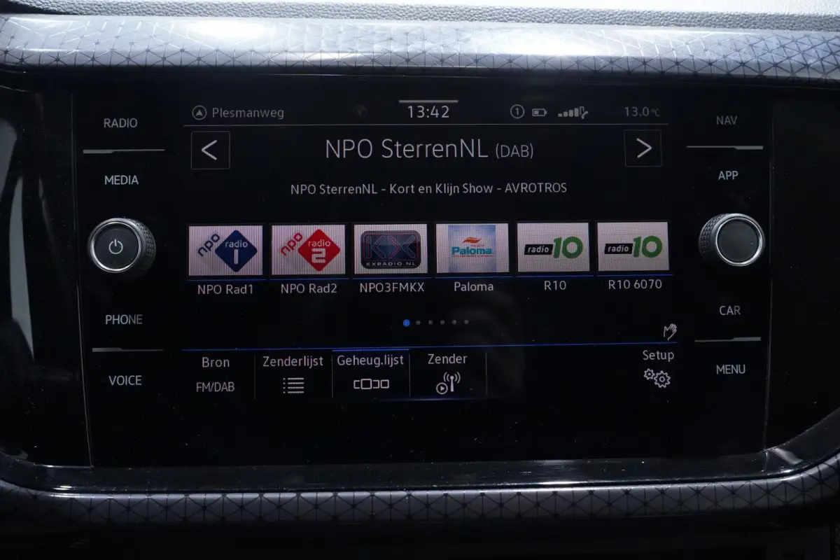 1.0 TSI R-Line Navi Stoelverwarming Camera Apple carplay/Android auto PDC v+a