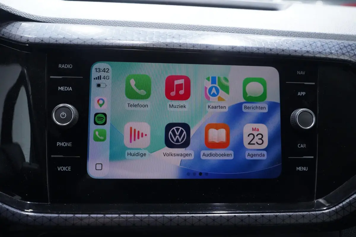 1.0 TSI R-Line Navi Stoelverwarming Camera Apple carplay/Android auto PDC v+a