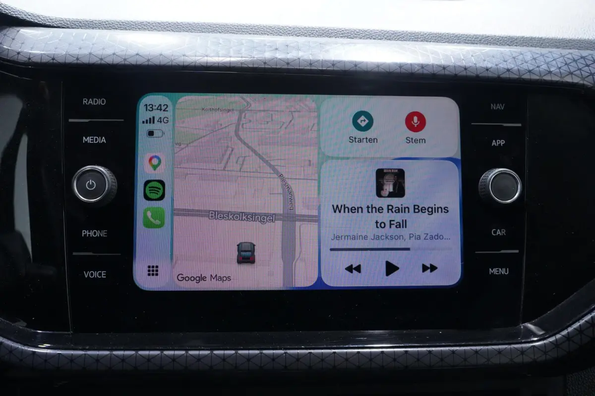 1.0 TSI R-Line Navi Stoelverwarming Camera Apple carplay/Android auto PDC v+a