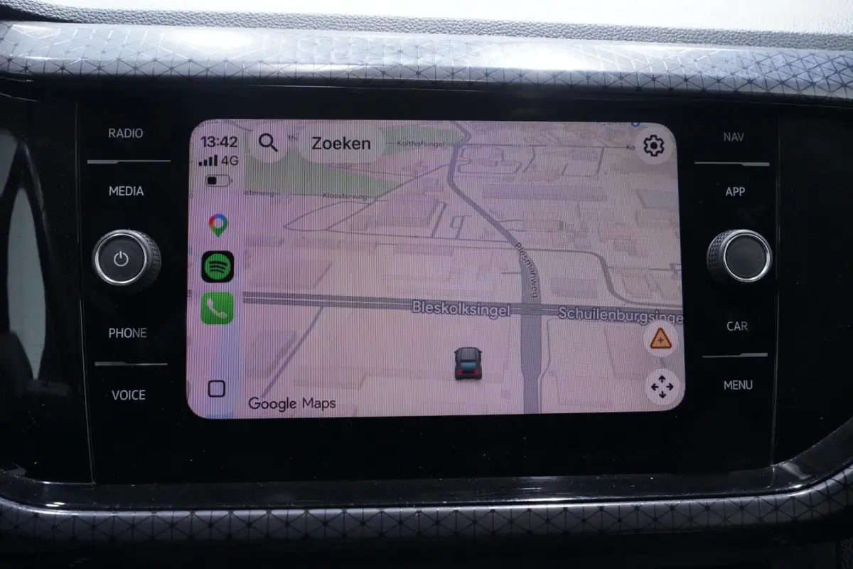 1.0 TSI R-Line Navi Stoelverwarming Camera Apple carplay/Android auto PDC v+a