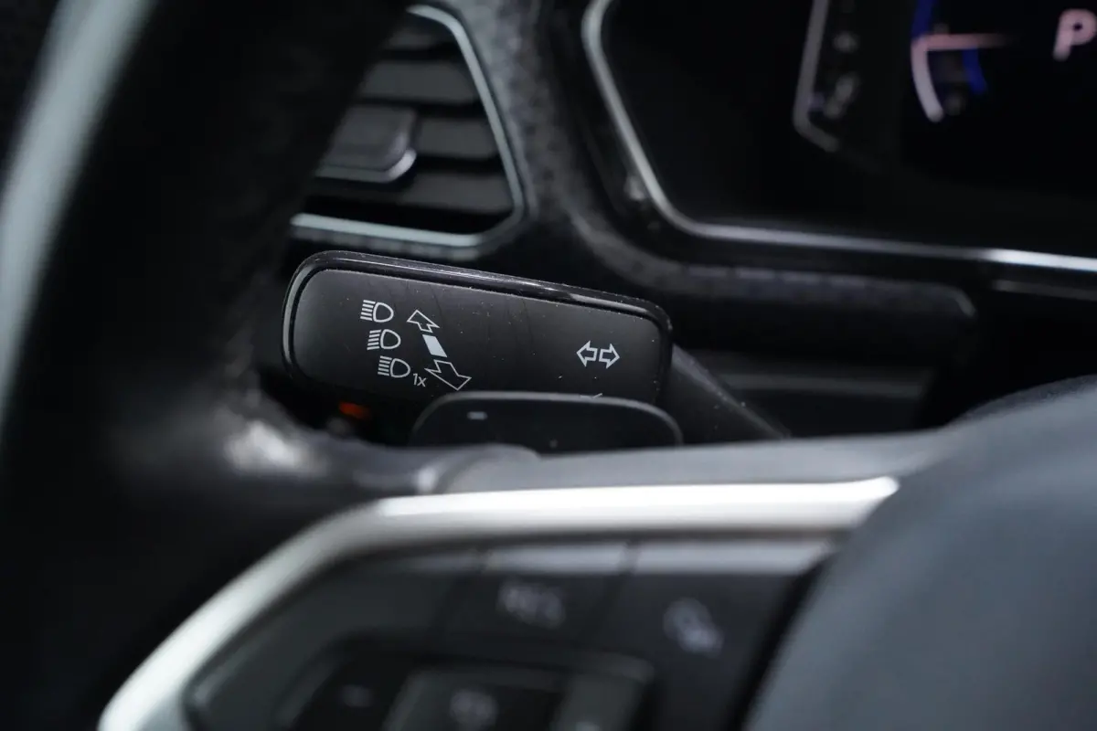 1.0 TSI R-Line Navi Stoelverwarming Camera Apple carplay/Android auto PDC v+a