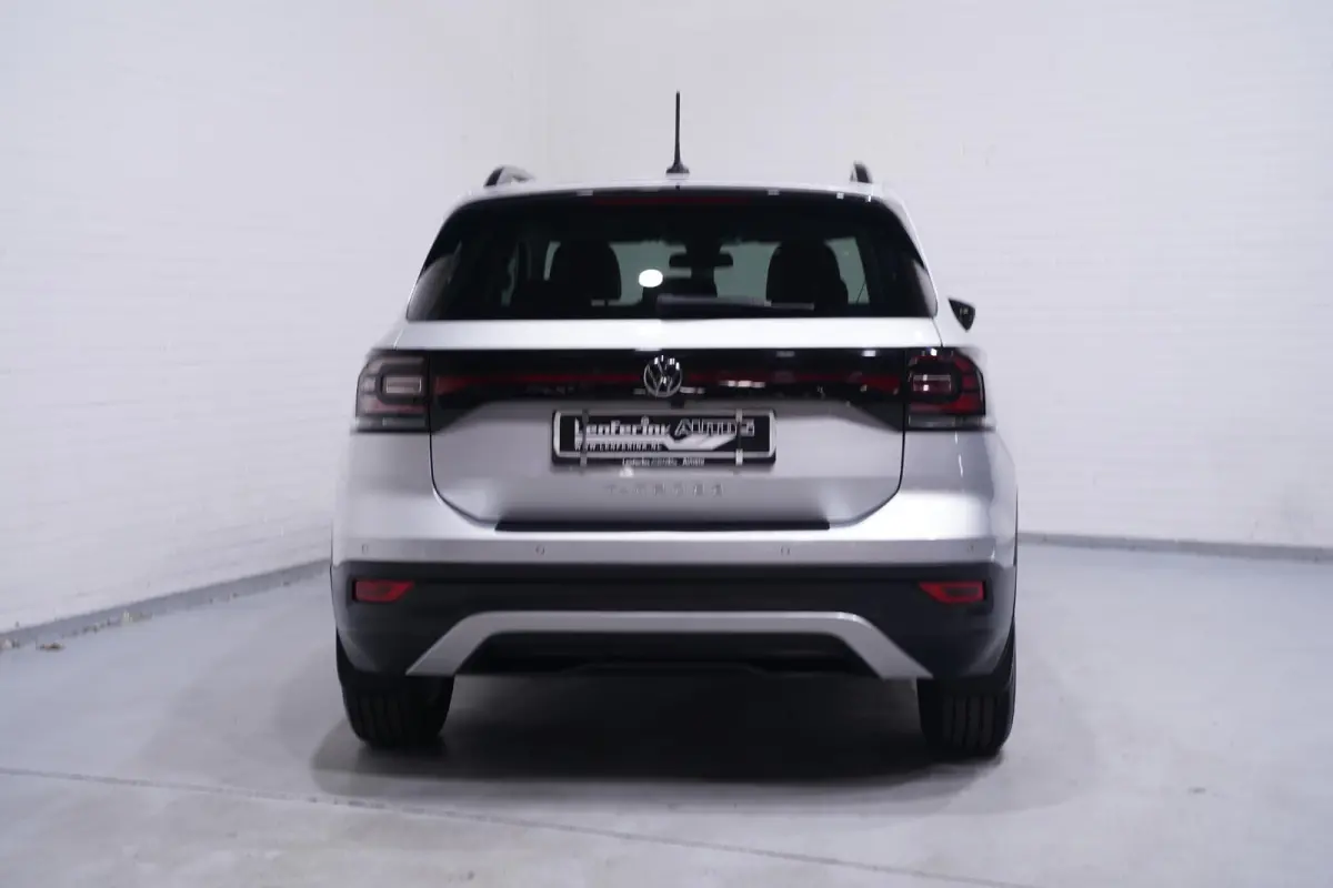 1.0 TSI R-Line Navi Stoelverwarming Camera Apple carplay/Android auto PDC v+a