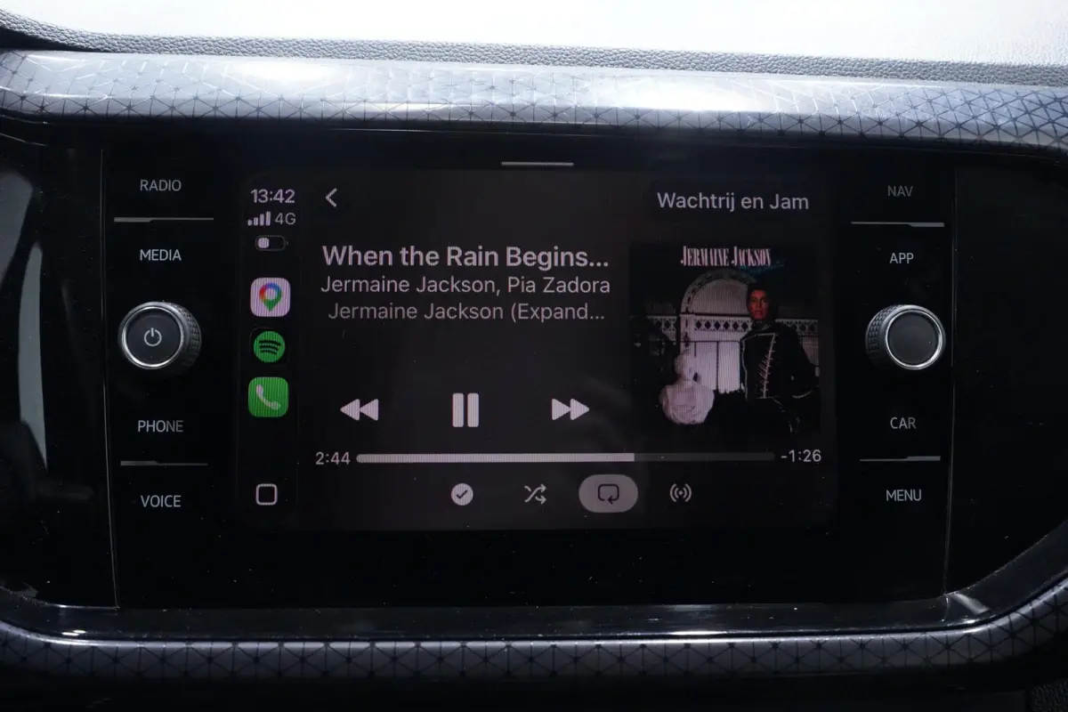 1.0 TSI R-Line Navi Stoelverwarming Camera Apple carplay/Android auto PDC v+a