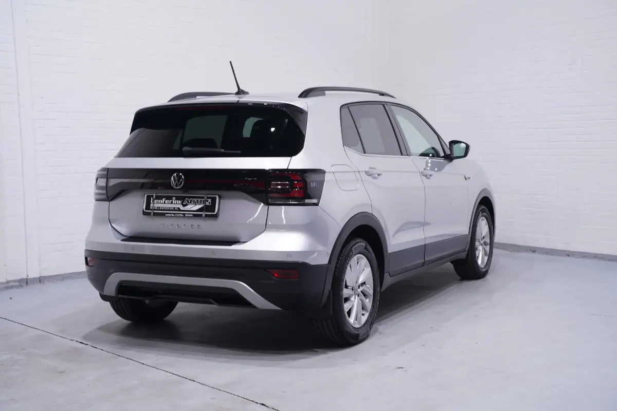 1.0 TSI R-Line Navi Stoelverwarming Camera Apple carplay/Android auto PDC v+a