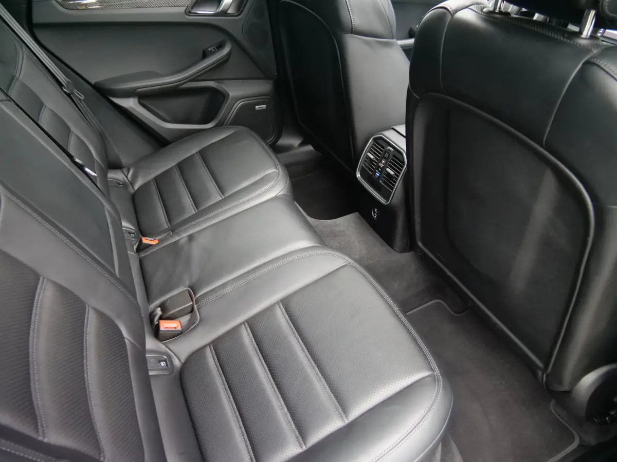 2.9 Turbo 441 Pk Automaat Navi / DAB / Leer / Luchtvering / Pano-dak / Apple Carplay