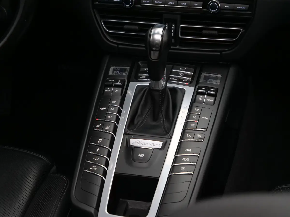 2.9 Turbo 441 Pk Automaat Navi / DAB / Leer / Luchtvering / Pano-dak / Apple Carplay