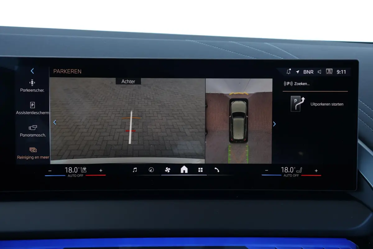 30e xDrive | Sport Pakket Pro | Panorama Dak | Harman Kardon | Driving Assistant Professional | Parking Assistant Plus | Elektr. Stoelen | Stuur & Stoelverwarming Voor en Achter |