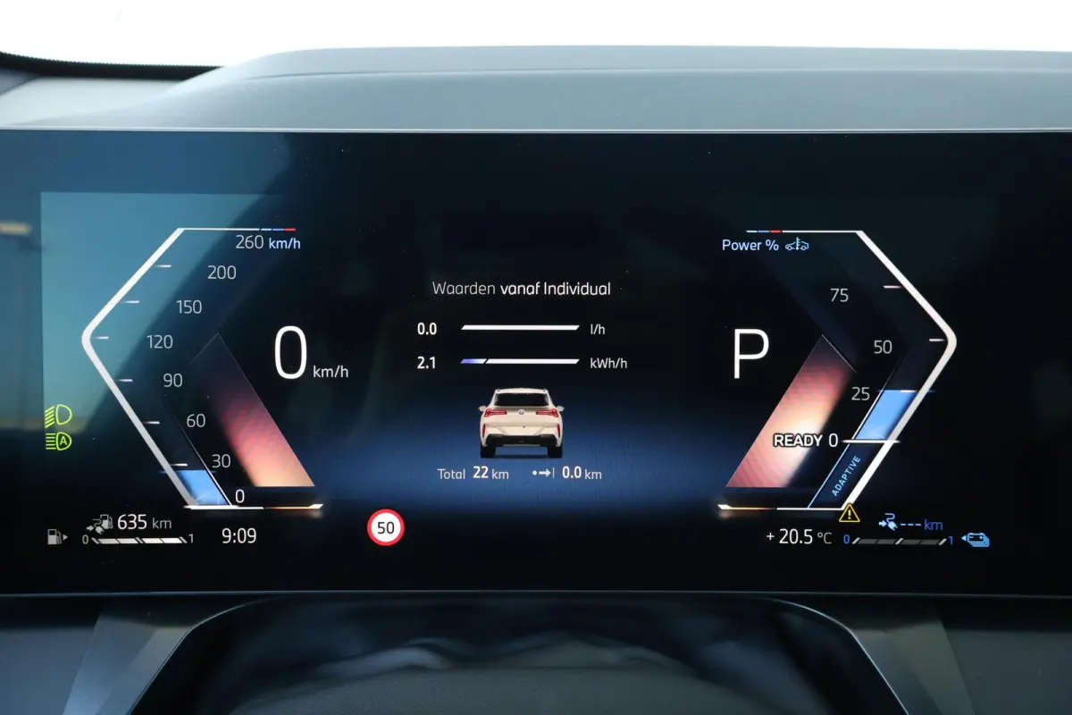 30e xDrive | Sport Pakket Pro | Panorama Dak | Harman Kardon | Driving Assistant Professional | Parking Assistant Plus | Elektr. Stoelen | Stuur & Stoelverwarming Voor en Achter |