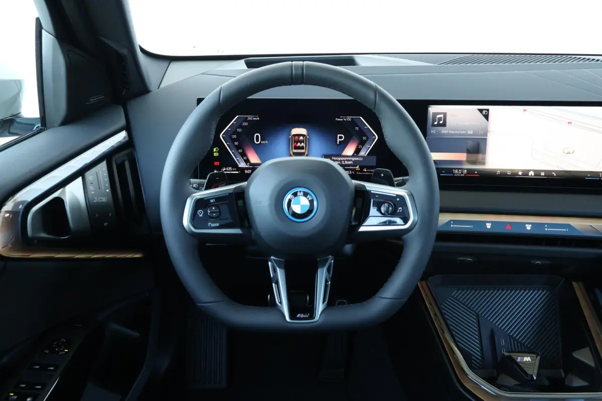 30e xDrive | Sport Pakket Pro | Panorama Dak | Harman Kardon | Driving Assistant Professional | Parking Assistant Plus | Elektr. Stoelen | Stuur & Stoelverwarming Voor en Achter |