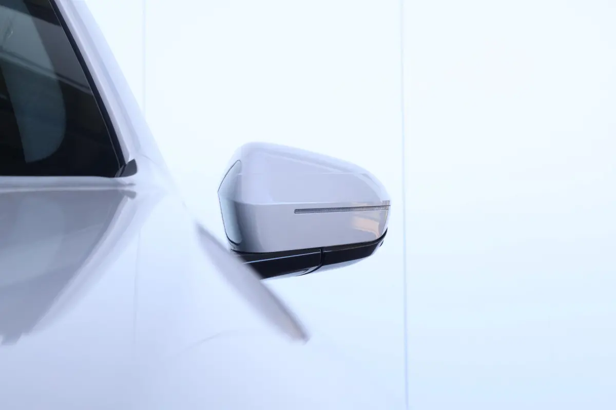 30e xDrive | Sport Pakket Pro | Panorama Dak | Harman Kardon | Driving Assistant Professional | Parking Assistant Plus | Elektr. Stoelen | Stuur & Stoelverwarming Voor en Achter |