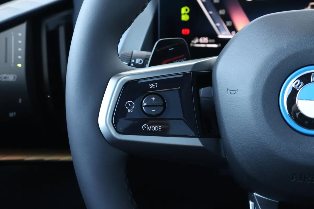 30e xDrive | Sport Pakket Pro | Panorama Dak | Harman Kardon | Driving Assistant Professional | Parking Assistant Plus | Elektr. Stoelen | Stuur & Stoelverwarming Voor en Achter |