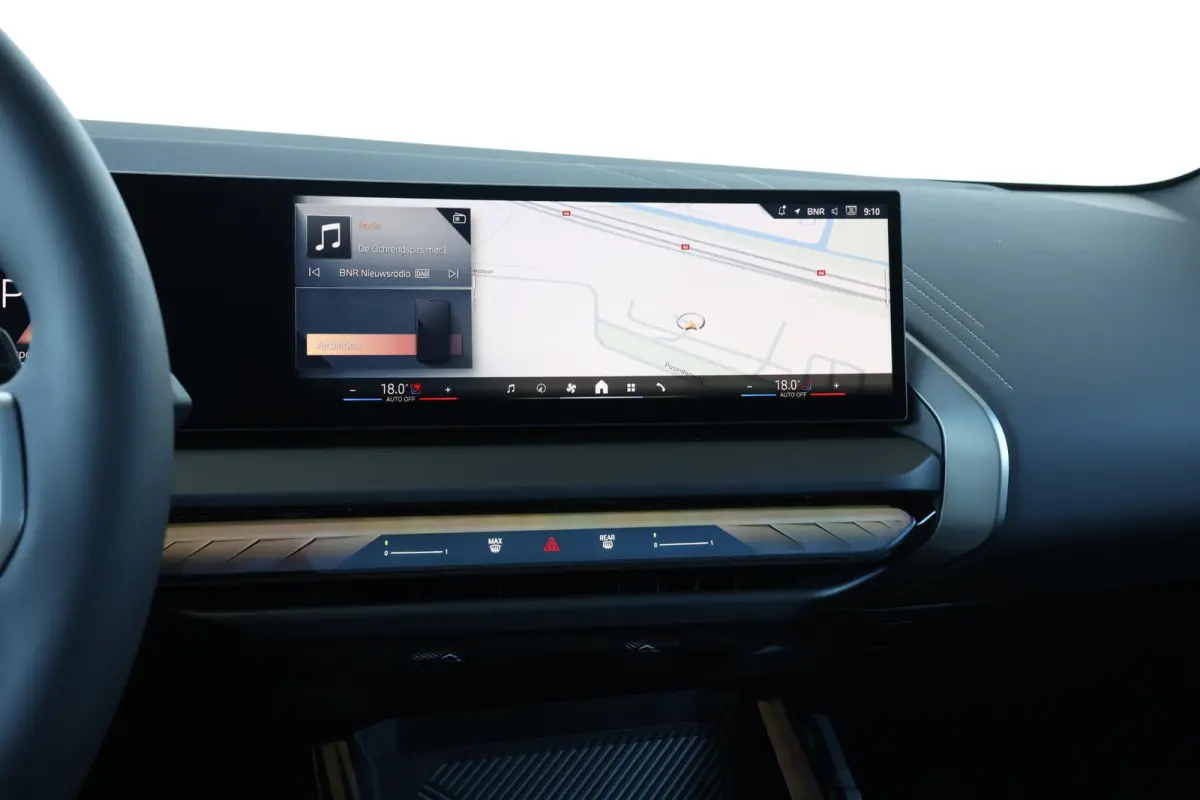30e xDrive | Sport Pakket Pro | Panorama Dak | Harman Kardon | Driving Assistant Professional | Parking Assistant Plus | Elektr. Stoelen | Stuur & Stoelverwarming Voor en Achter |