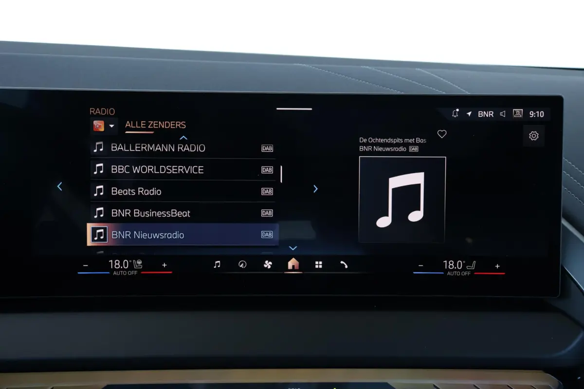 30e xDrive | Sport Pakket Pro | Panorama Dak | Harman Kardon | Driving Assistant Professional | Parking Assistant Plus | Elektr. Stoelen | Stuur & Stoelverwarming Voor en Achter |