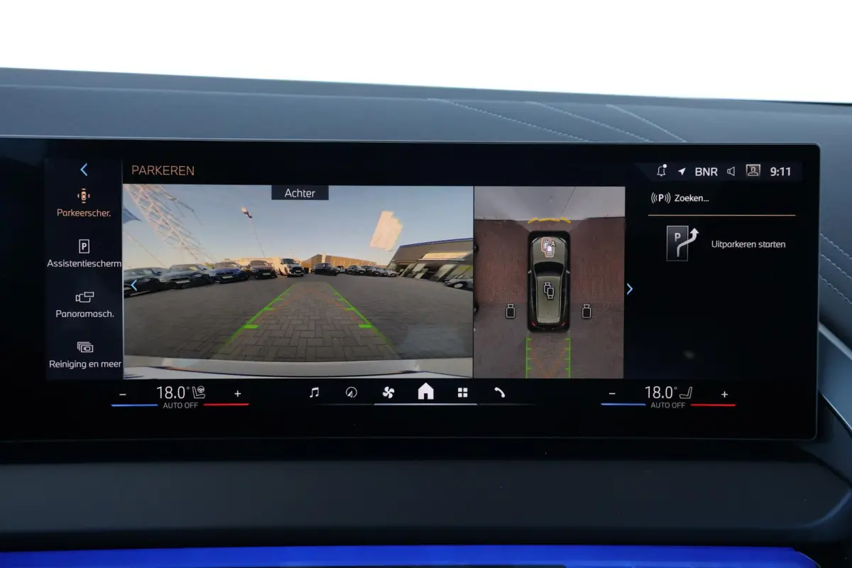 30e xDrive | Sport Pakket Pro | Panorama Dak | Harman Kardon | Driving Assistant Professional | Parking Assistant Plus | Elektr. Stoelen | Stuur & Stoelverwarming Voor en Achter |