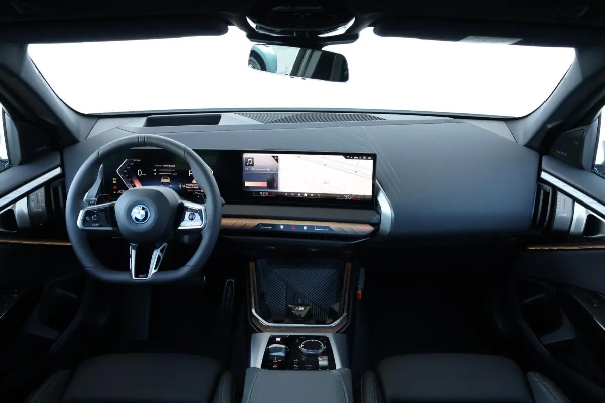 30e xDrive | Sport Pakket Pro | Panorama Dak | Harman Kardon | Driving Assistant Professional | Parking Assistant Plus | Elektr. Stoelen | Stuur & Stoelverwarming Voor en Achter |