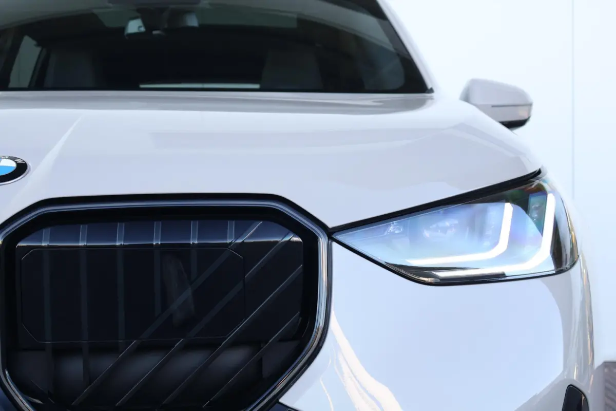 30e xDrive | Sport Pakket Pro | Panorama Dak | Harman Kardon | Driving Assistant Professional | Parking Assistant Plus | Elektr. Stoelen | Stuur & Stoelverwarming Voor en Achter |