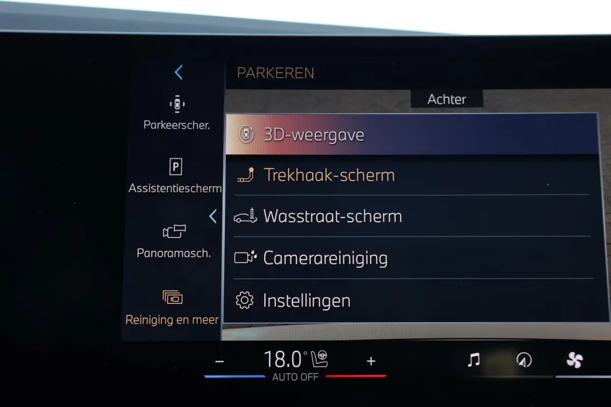 30e xDrive | Sport Pakket Pro | Panorama Dak | Harman Kardon | Driving Assistant Professional | Parking Assistant Plus | Elektr. Stoelen | Stuur & Stoelverwarming Voor en Achter |