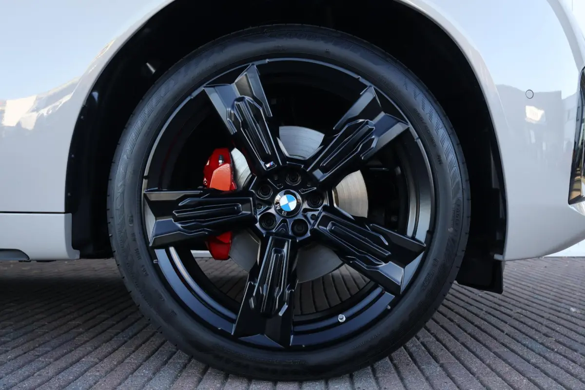 30e xDrive | Sport Pakket Pro | Panorama Dak | Harman Kardon | Driving Assistant Professional | Parking Assistant Plus | Elektr. Stoelen | Stuur & Stoelverwarming Voor en Achter |