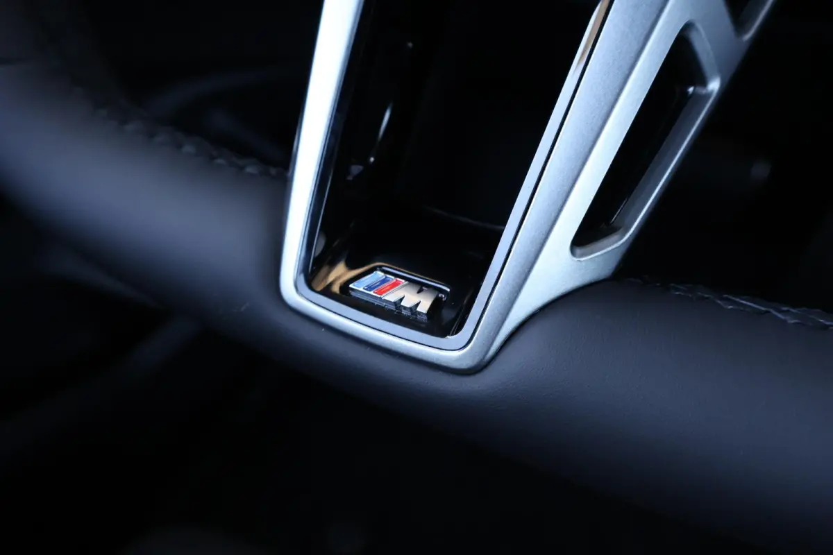 30e xDrive | Sport Pakket Pro | Panorama Dak | Harman Kardon | Driving Assistant Professional | Parking Assistant Plus | Elektr. Stoelen | Stuur & Stoelverwarming Voor en Achter |