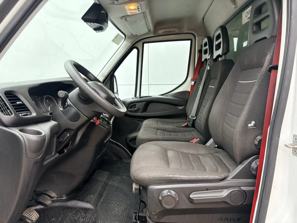 35C16 3.0 160PK Laadklep Zijdeur Camera Climate Control Bluetooth Bakwagen Meubelbak Koffer