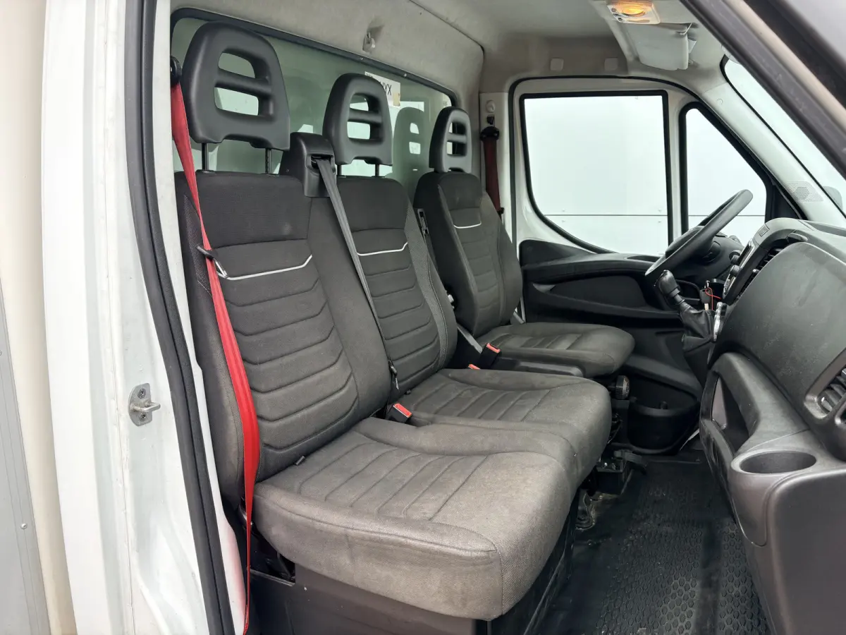 35C16 3.0 160PK Laadklep Zijdeur Camera Climate Control Bluetooth Bakwagen Meubelbak Koffer