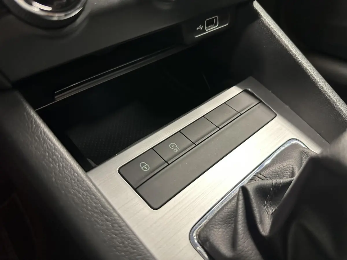 1.0 TSI Greentech Style Business NAVI CARPLAY CRUISE LM ECC.