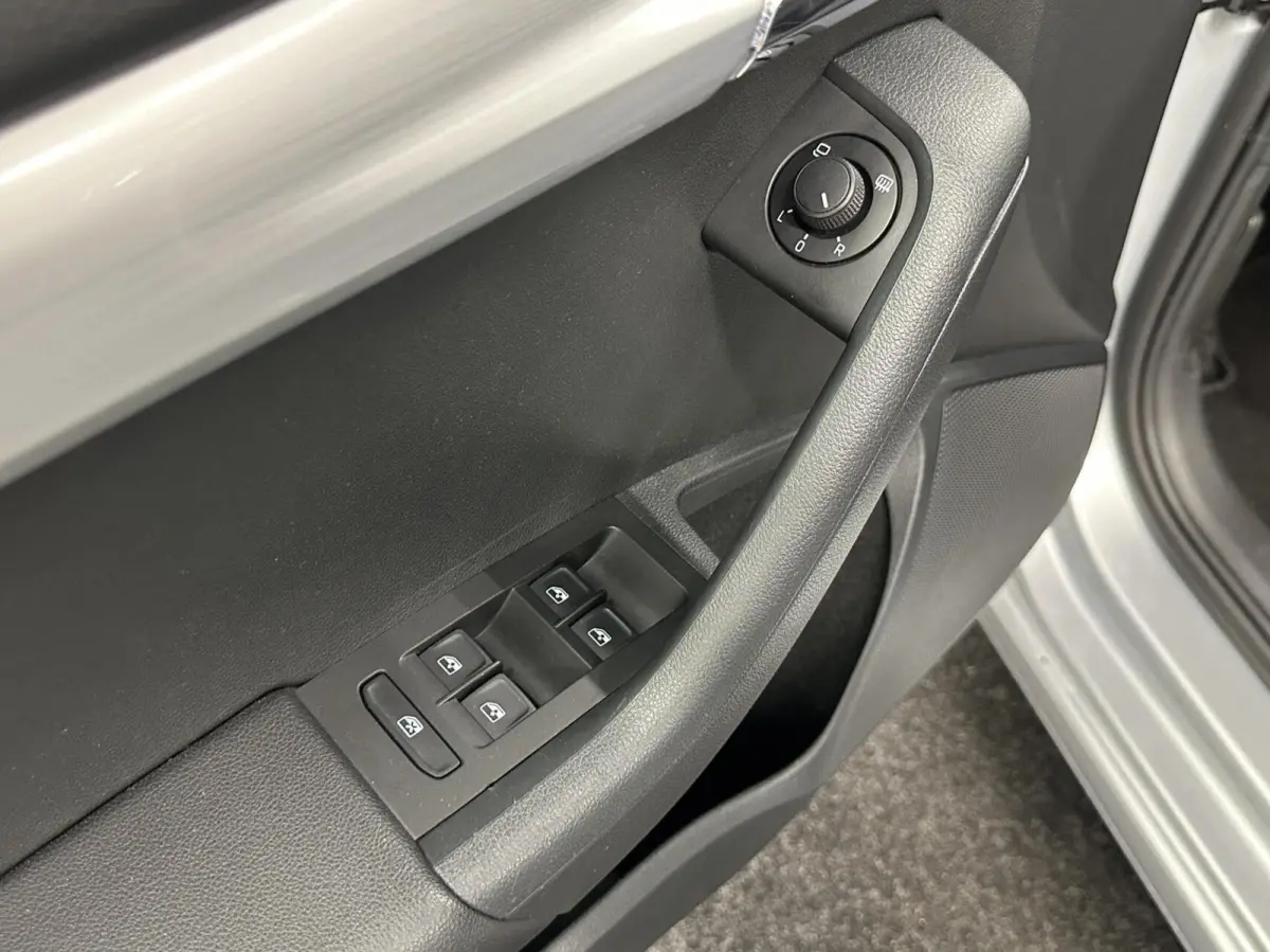 1.0 TSI Greentech Style Business NAVI CARPLAY CRUISE LM ECC.