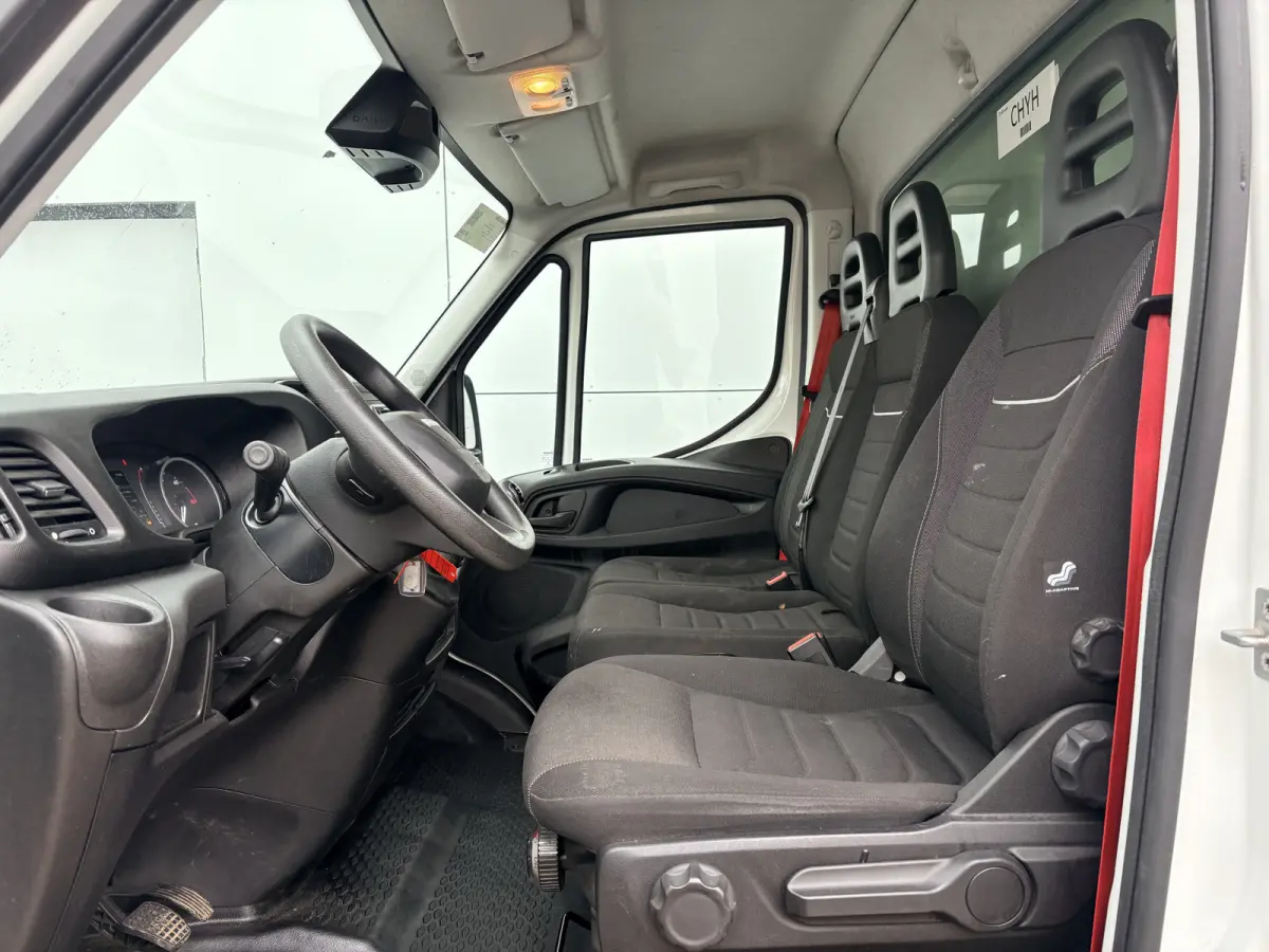 35C16 3.0 160PK Bakwagen Laadklep Zijdeur Camera Climate Control Bluetooth  Meubelbak Koffer
