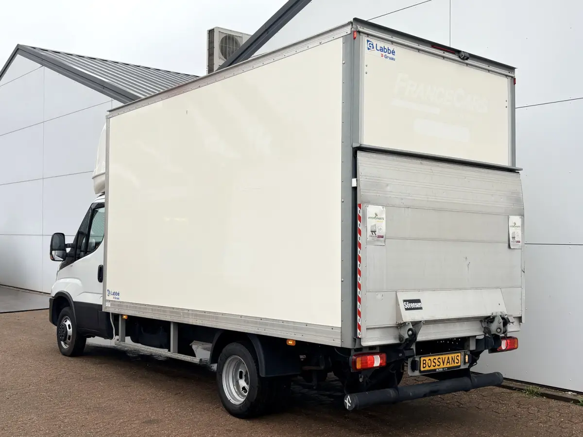 35C16 3.0 160PK Bakwagen Laadklep Zijdeur Camera Climate Control Bluetooth  Meubelbak Koffer