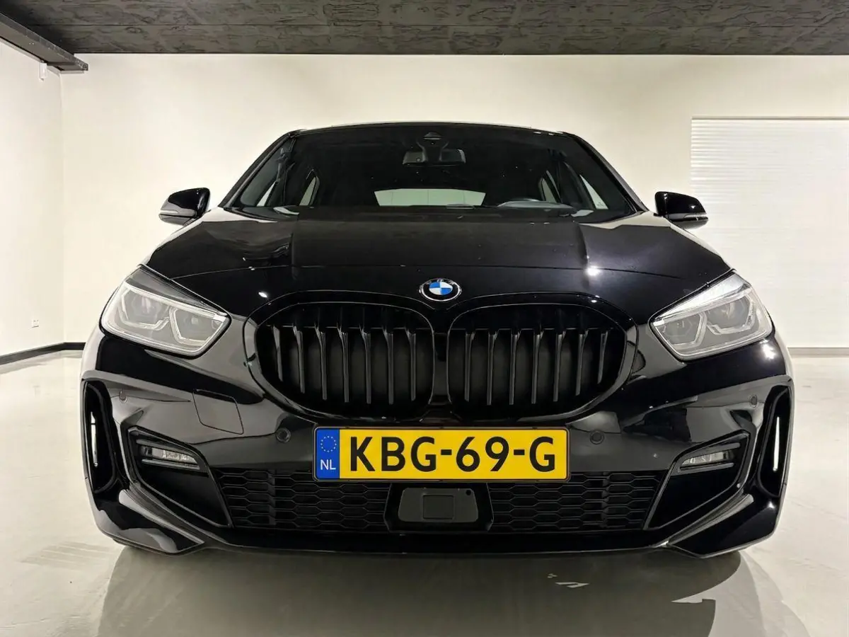 118i M Sport |PANODAK|KUIPSTOELEN|H&K|19''|ACC|HUD|CAM|SFEER|High Executive|LED|APPLE|