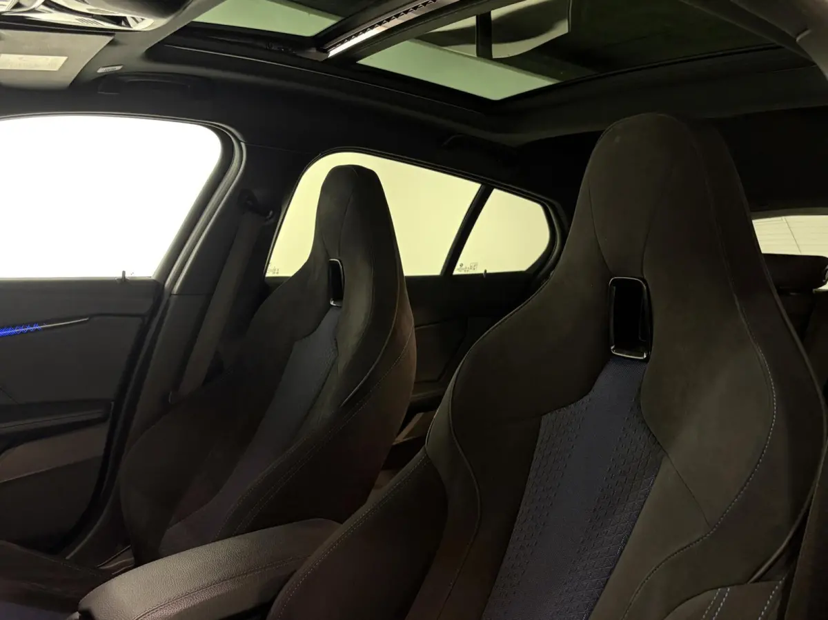 118i M Sport |PANODAK|KUIPSTOELEN|H&K|19''|ACC|HUD|CAM|SFEER|High Executive|LED|APPLE|