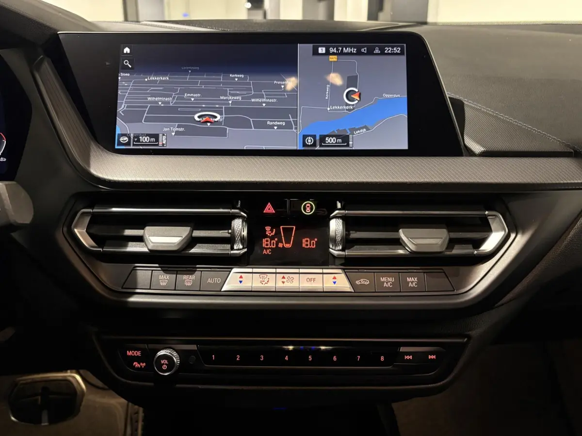 118i M Sport |PANODAK|KUIPSTOELEN|H&K|19''|ACC|HUD|CAM|SFEER|High Executive|LED|APPLE|