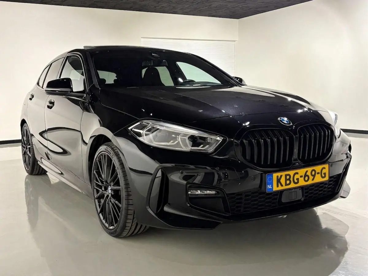 118i M Sport |PANODAK|KUIPSTOELEN|H&K|19''|ACC|HUD|CAM|SFEER|High Executive|LED|APPLE|