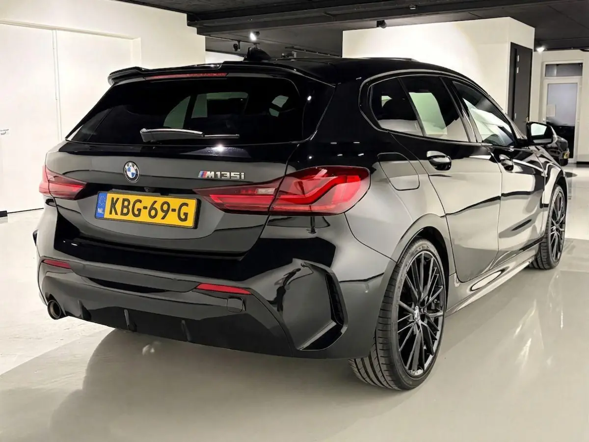 118i M Sport |PANODAK|KUIPSTOELEN|H&K|19''|ACC|HUD|CAM|SFEER|High Executive|LED|APPLE|
