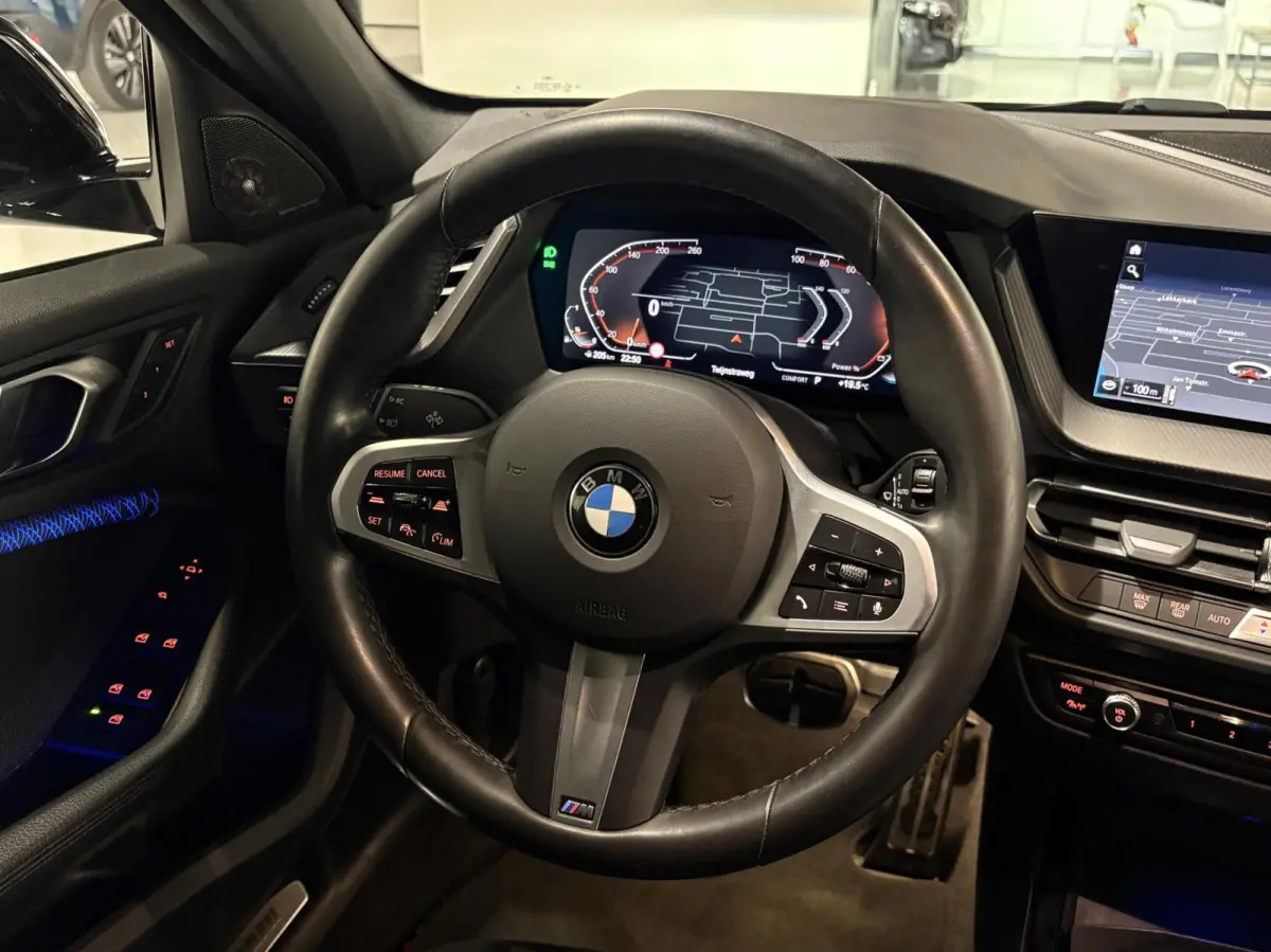 118i M Sport |PANODAK|KUIPSTOELEN|H&K|19''|ACC|HUD|CAM|SFEER|High Executive|LED|APPLE|