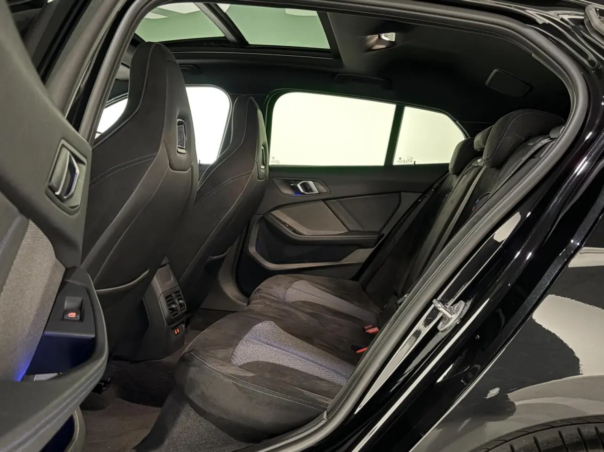 118i M Sport |PANODAK|KUIPSTOELEN|H&K|19''|ACC|HUD|CAM|SFEER|High Executive|LED|APPLE|