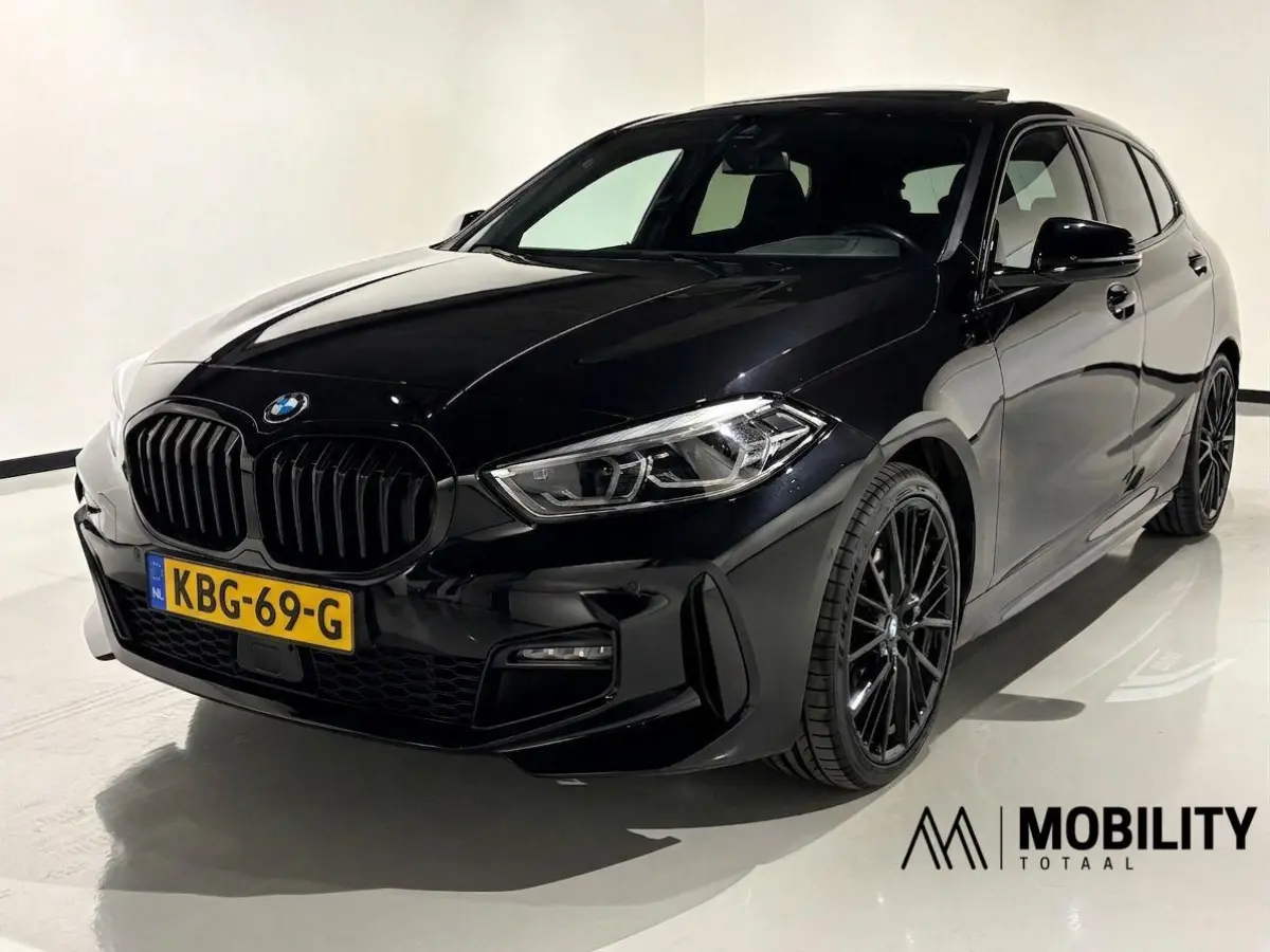 118i M Sport |PANODAK|KUIPSTOELEN|H&K|19''|ACC|HUD|CAM|SFEER|High Executive|LED|APPLE|