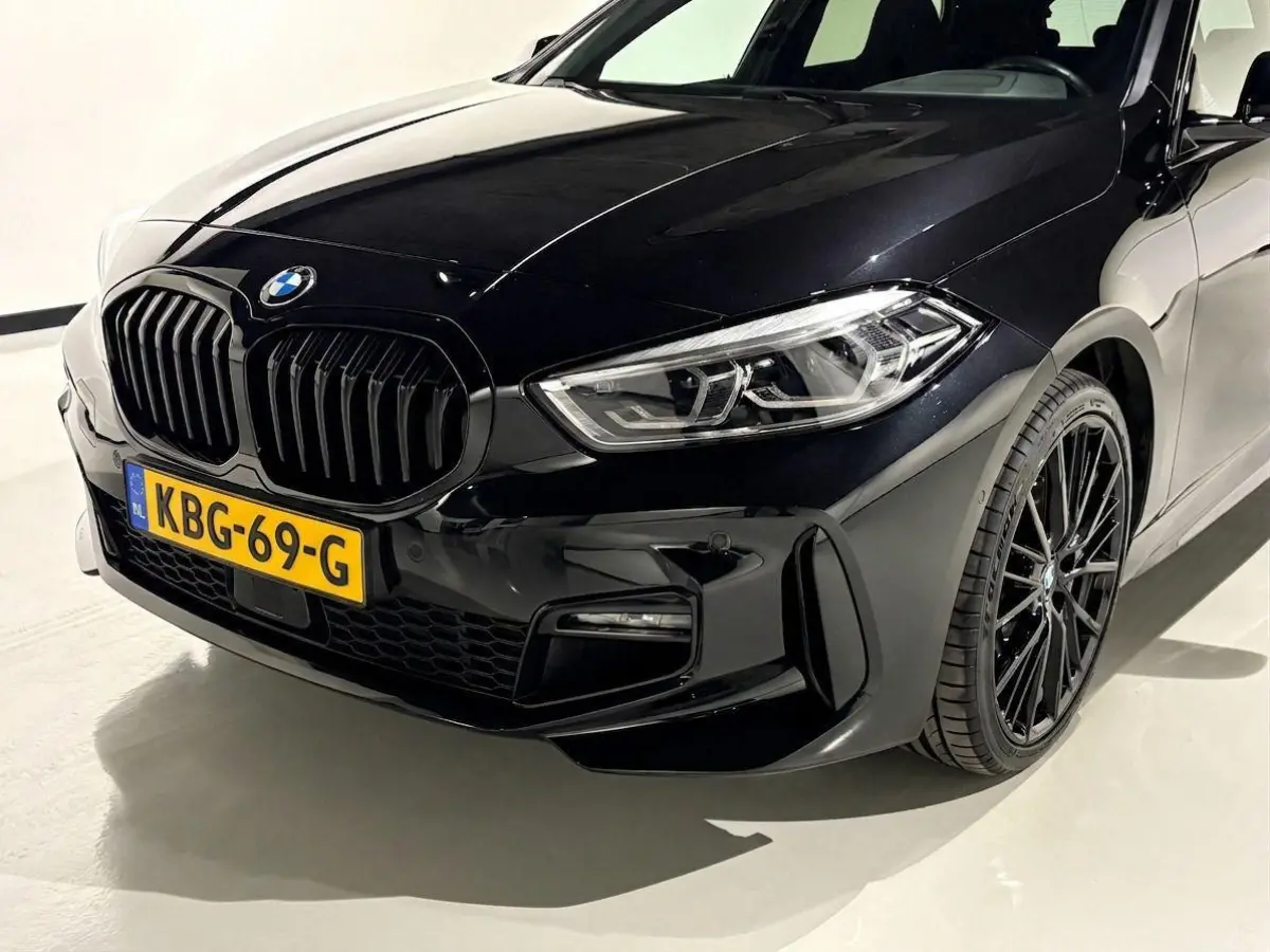 118i M Sport |PANODAK|KUIPSTOELEN|H&K|19''|ACC|HUD|CAM|SFEER|High Executive|LED|APPLE|